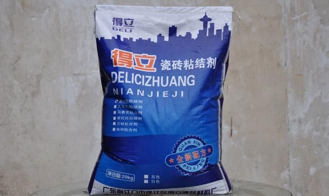 瓷砖胶、瓷砖背胶，有什么区别？铺贴瓷砖时，用哪一种更好？