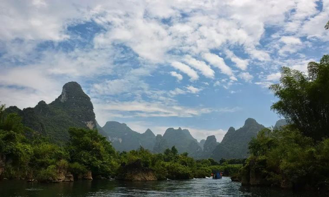 广西自驾游，中越沿边公路，一副山水交融的喀斯特秀美画卷