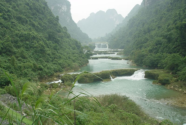 广西自驾游，中越沿边公路，一副山水交融的喀斯特秀美画卷