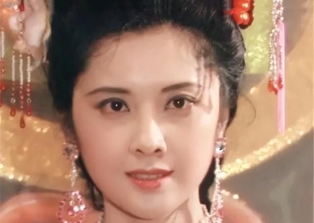 别“挤胸”尬演古装美人了，这6位女星告诉你，什么叫古典美人