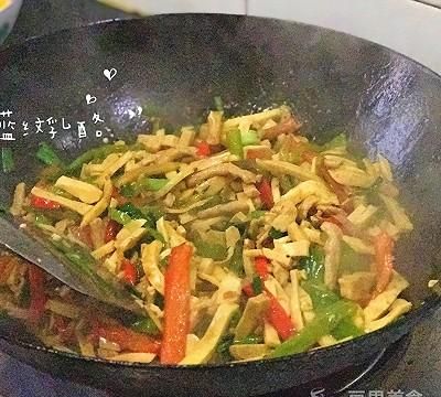 炒白豆干的家常做法大全(蒜叶炒白豆干)图12