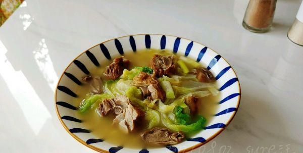 鸭肉大白菜汤功效和作用(鸭肉粉丝白菜汤)