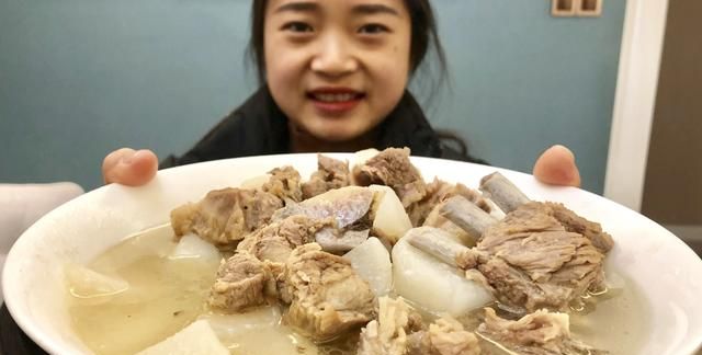 炖羊肉放什么香料?餐(炖羊肉放什么香料)图2