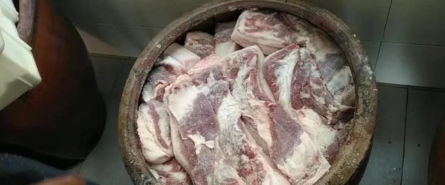 农村腊肉，这样炒着吃，肥而不腻，你可以试试