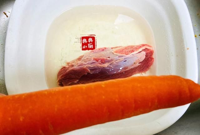 牛肉跟胡萝卜也很配，简单一炒，成就鲜香美味