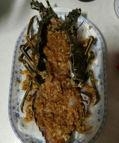 蒜蓉粉丝清蒸澳龙的正确做法,粉丝蒜蓉蒸鲍鱼家常做法大全图3